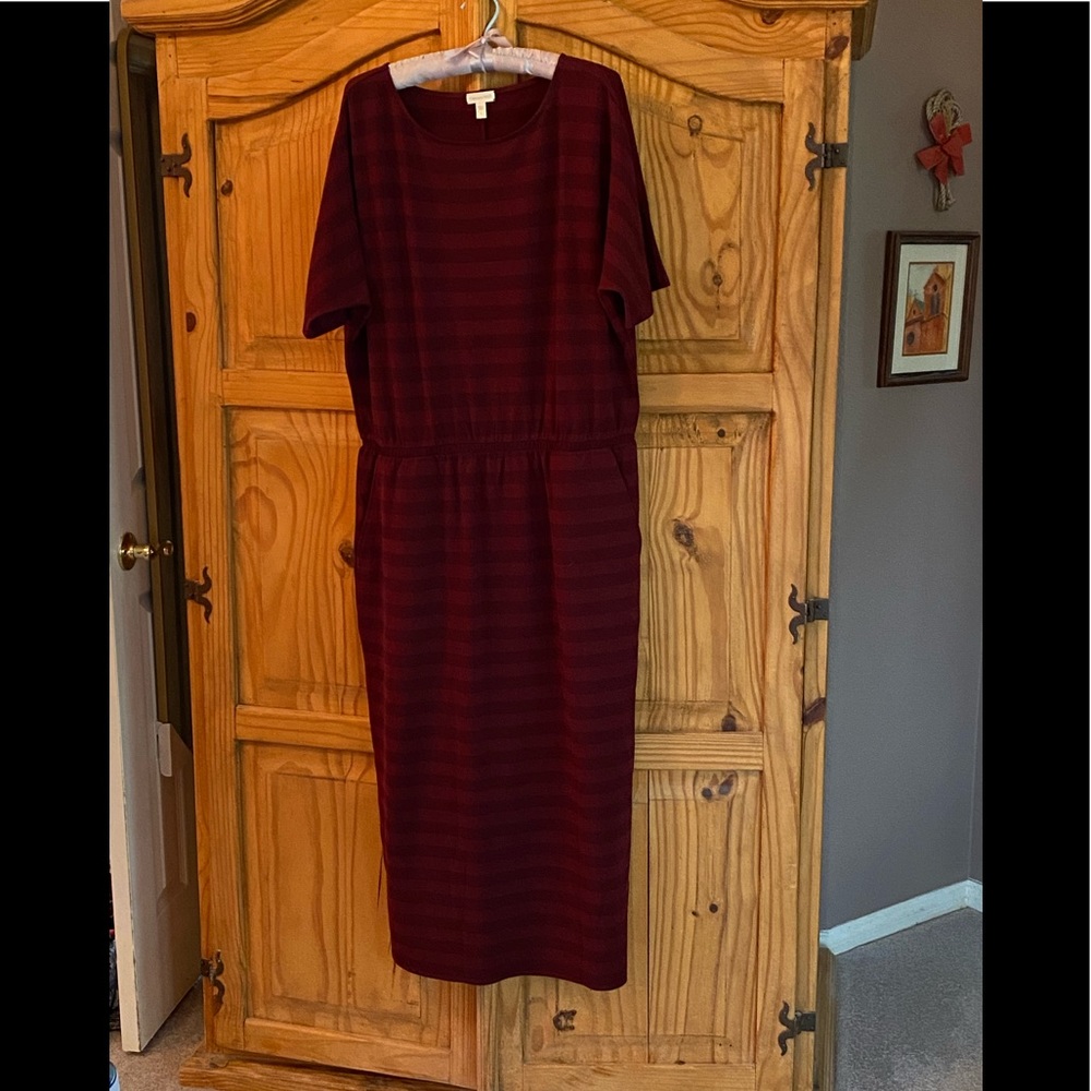 Garnet Hill striped burgundy dress L knit